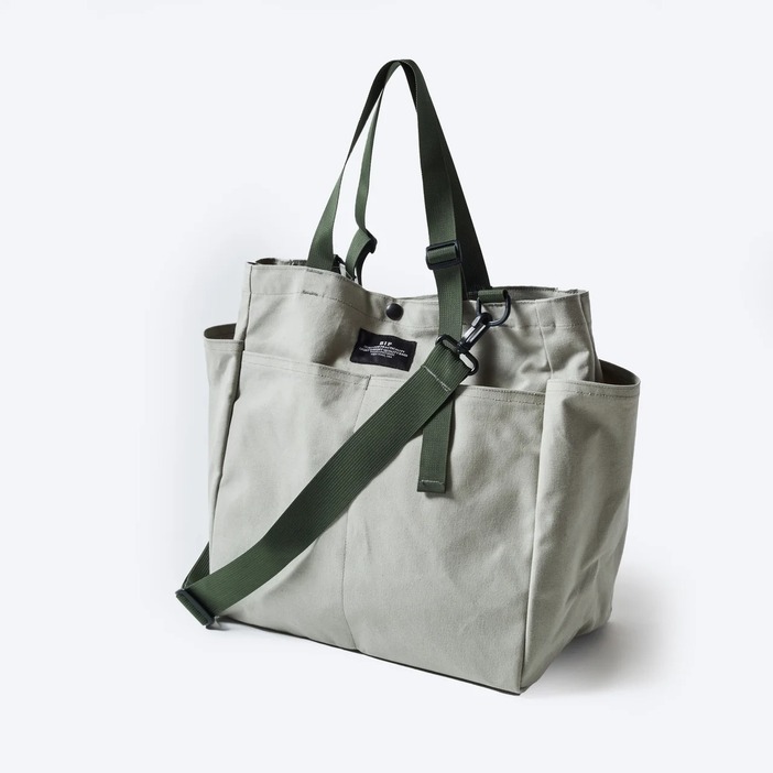 Carry-all Beach Bag ¥42,900 サイズ：W35×H35×D20cm