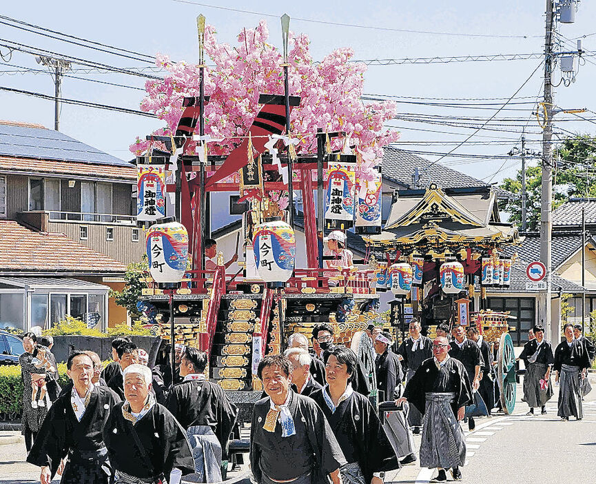 ２年ぶりに巡行した美川今町の台車＝白山市美川新町