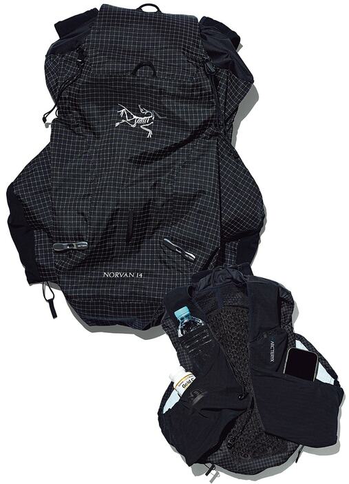 「アークテリクス」のバッグ。日課のウォーキングで必ず背負う「ノーバン14」。ストラップにもポケットがあり、ギアや水を携帯するのに最適。