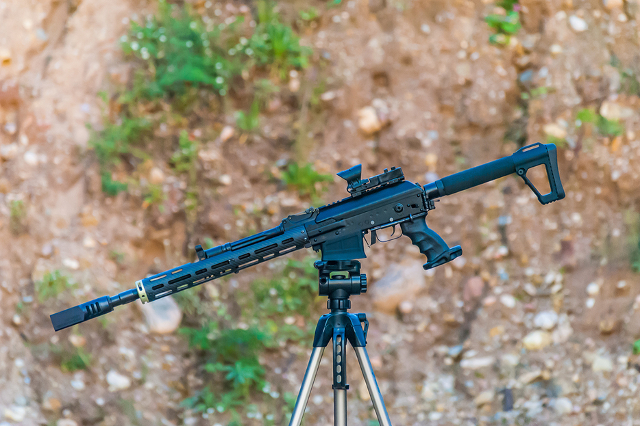 セミオート式の散弾銃ヴェープル12モロト（Shutterstock.com）