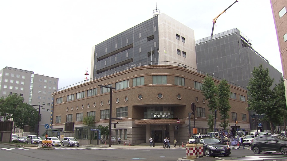 大学生の男を建造物侵入と窃盗の疑いで逮捕した北海道警中央署（札幌市）