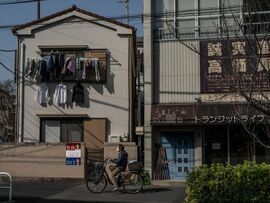 外干しされた洗濯物（東京、2022年）