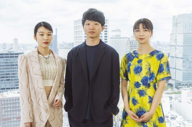（左から）森田想、加藤拓也監督、上白石萌歌　（C）MBS