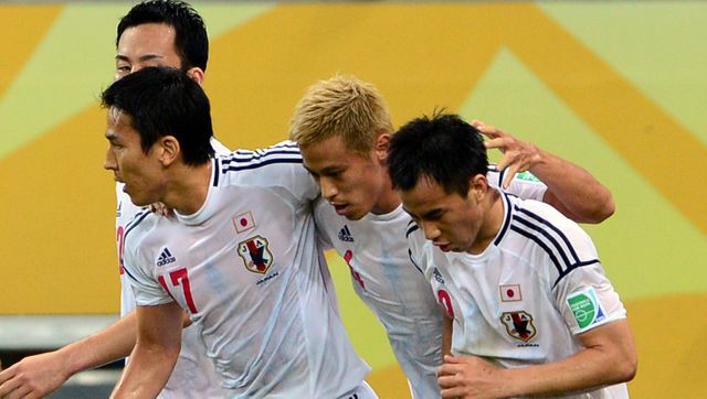 サッカー日本代表として共に戦った左から長谷部誠選手、本田圭佑選手、岡崎慎司選手(写真：アフロ)