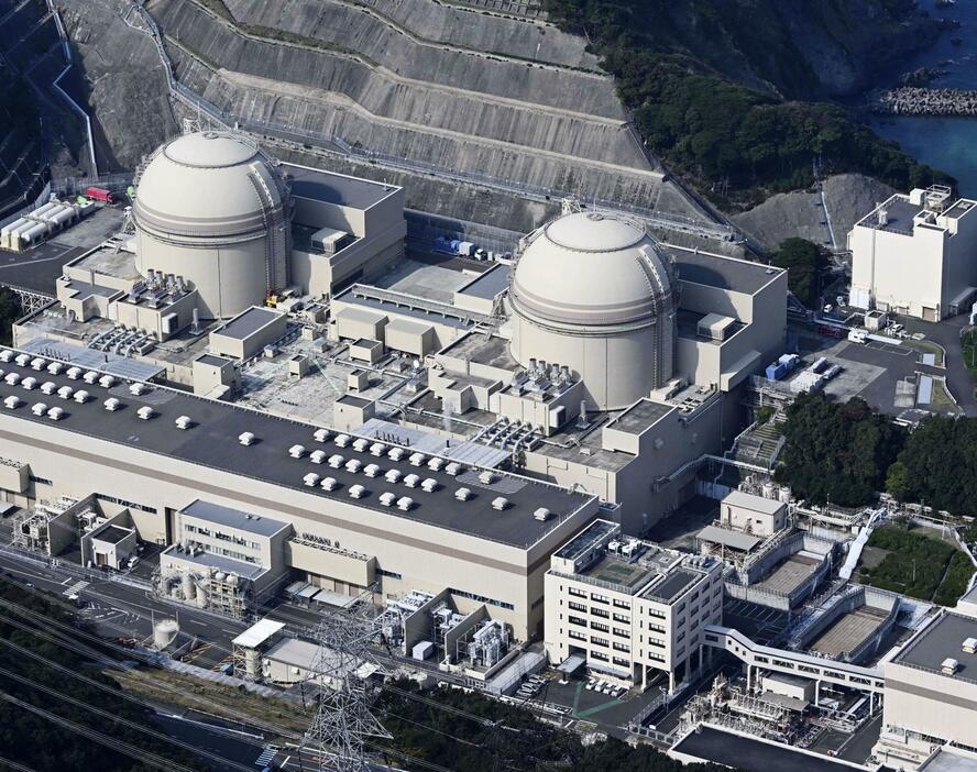 関西電力大飯原発の3号機。左は4号機＝2023年11月、福井県おおい町