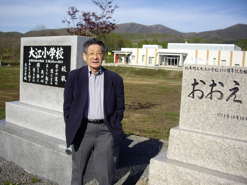 父親三吉さんが校長を務めた北海道の大江小学校跡。笠谷さんはこの周辺で小さな斜面を見つけては飽かずに飛んだ＝2０１６年５月１４日