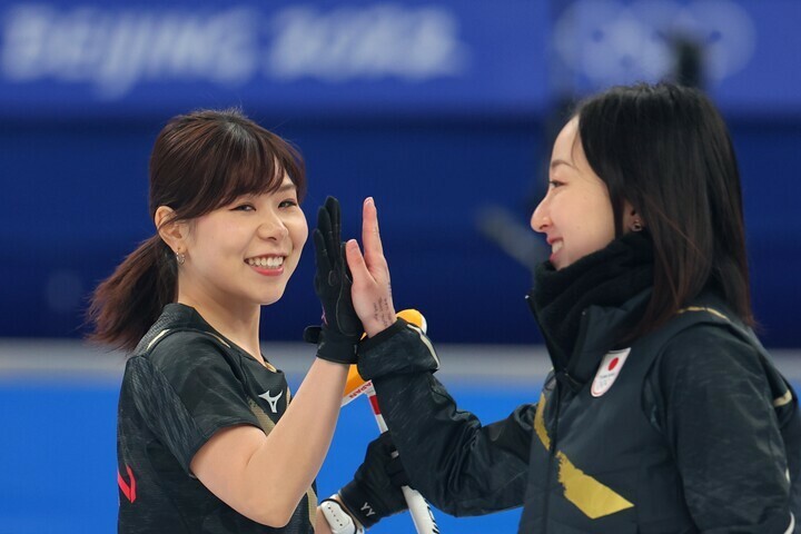 SNSで結婚を報告した吉田（左）。貴重な白無垢姿の写真も公開した。(C) Getty Images