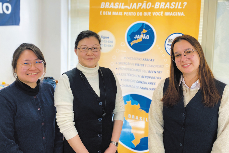 ジェーマ旅行社の皆さん。左から、吉岡エリカ美由紀さん、山本エリアネさん、バルヂニ・ノブレ・レティーシアさん（WEDGE）