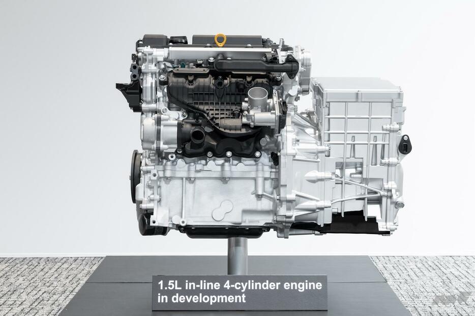 新開発1.5L直4エンジン。電動化に最適化されただけでなく、エンジン高を含めて非常にコンパクトだ。