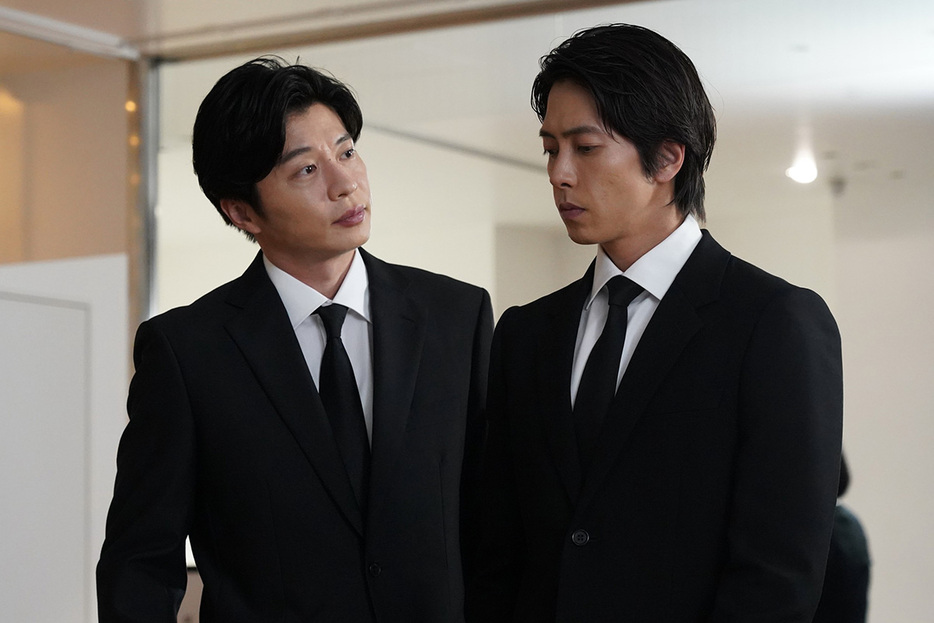 第6話より藤村四季（田中圭）と晴原柑九朗（山下智久） - （C）フジテレビ