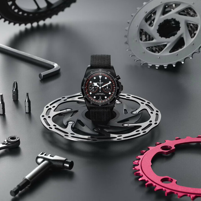 数々の受賞歴を誇るスイスの時計ブランド“TUDOR（チューダー）”は、TUDORプロサイクリングチームのライダーのために特別に設計されたペラゴス FXD クロノ “サイクリング”を発表した。