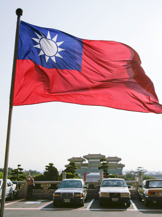 台湾の「青天白日満地紅旗」＝2006年