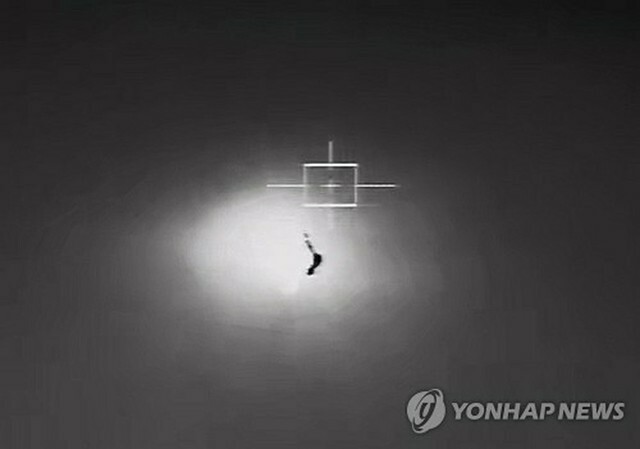 韓国軍合同参謀本部が28日公開した、韓国の警備艇の監視装置が撮影した爆発の場面（同本部提供）＝（聯合ニュース）≪転載・転用禁止≫