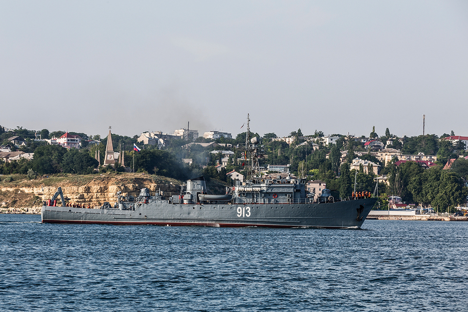 ロシア海軍の掃海艇「コブロベツ」。2017年6月、ウクライナ南部クリミア・セバストポリ港（volkova natalia / Shutterstock.com）