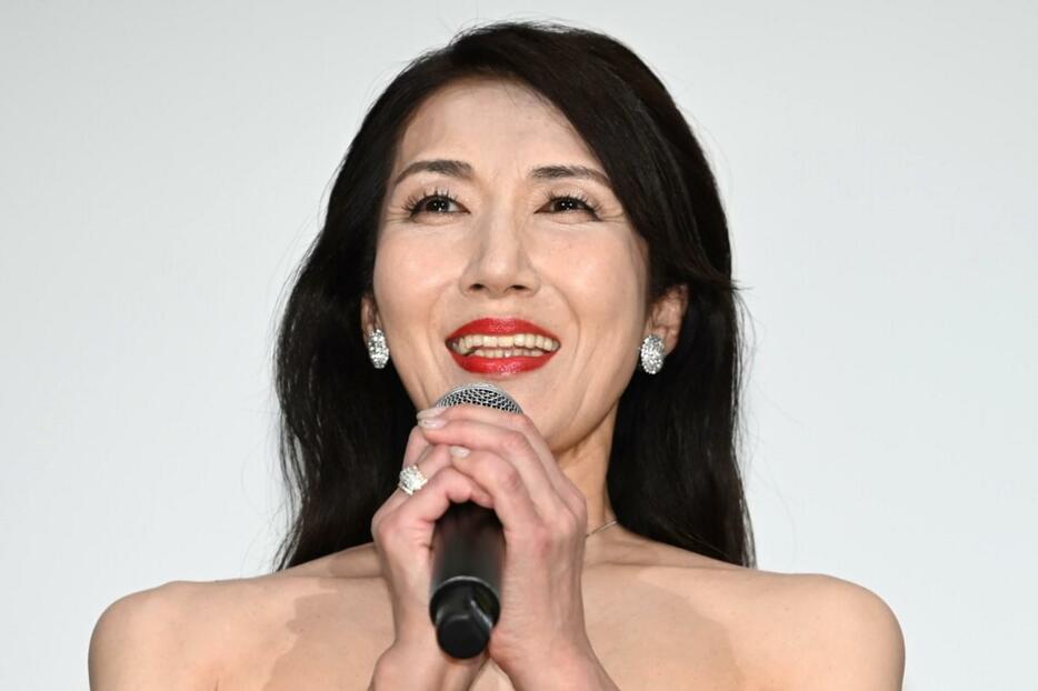 映画「帰ってきたあぶない刑事」の初日舞台あいさつに出席した長谷部香苗さん