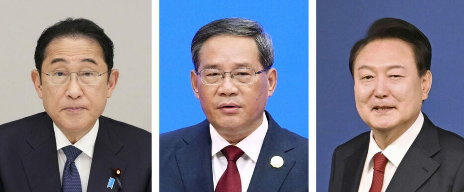 （左から）岸田文雄首相、中国の李強首相、韓国の尹錫悦大統領