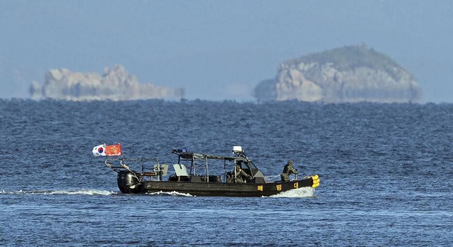 韓国・延坪島付近の海上で偵察活動を行う韓国軍＝2020年9月（聯合＝共同）