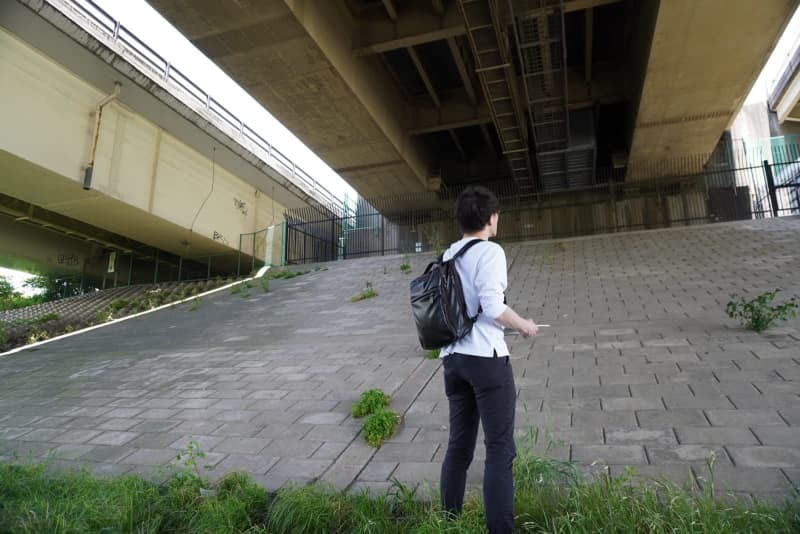 「橋の下」を捜し歩いた記者