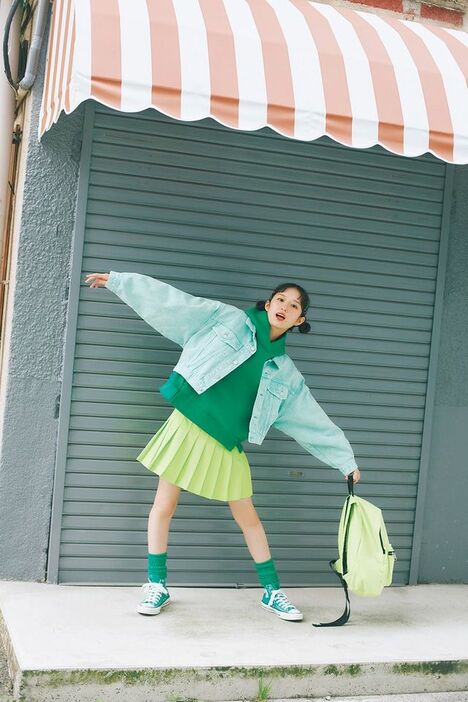 『私立恵比寿中学 低学年メンバー OFFICIAL PHOTOBOOK』撮影：女鹿成二　ワニブックス刊