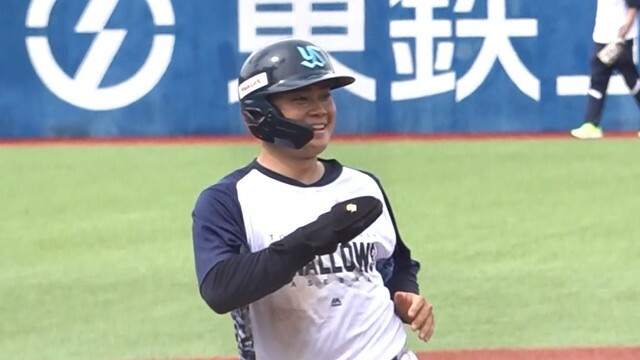 試合前練習の丸山和郁選手