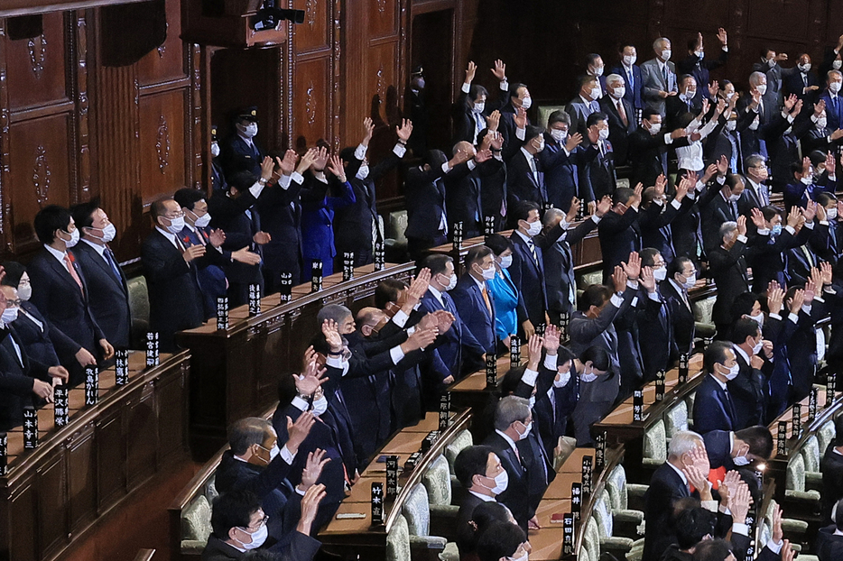 日本は特に政治におけるジェンダーギャップが深刻で、衆議院議員の9割は男性だ
