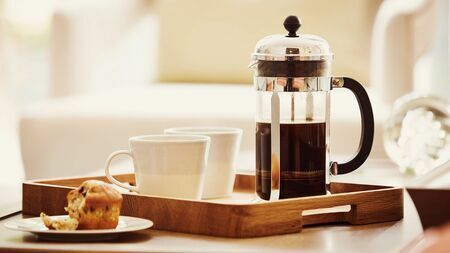 「自分がどのようにコーヒーに向き合いたいか」を考えて、例えば平日は全自動、週末はじっくりカスタマイズなど、生活に寄り添ったコーヒーメーカーを選ぶとよい（写真：Onzeg）