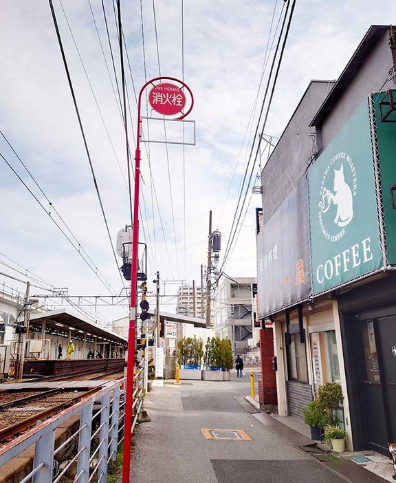 京成立石駅からすぐの線路沿いにある