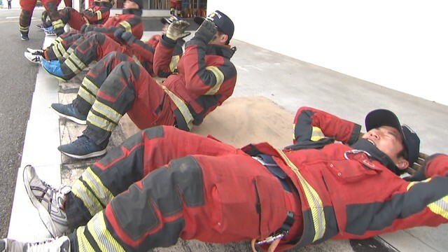 岡山市西消防署で行われた「暑熱順化訓練」