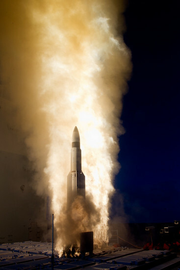 2013年5月16日、SM3ブロック1B迎撃ミサイルが米海軍のイージス巡洋艦「レイク・エリー（CG70）」から発射される様子＝米海軍のウェブサイトからキャプチャー