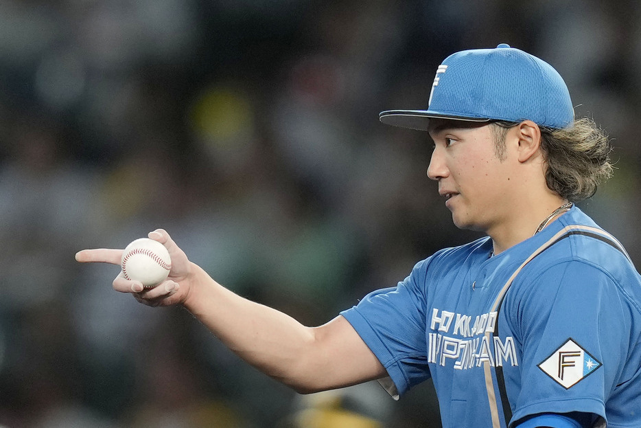 5回2失点で4勝目を挙げた日本ハム・伊藤＝甲子園