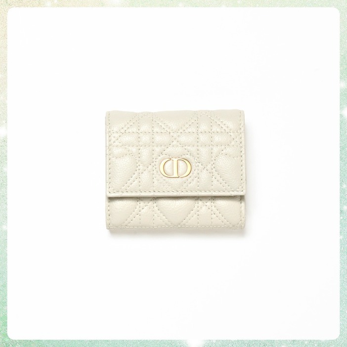 財布「DIOR CARO」〈H9×W10×D3.5cm〉￥89,000／クリスチャン ディオール（ディオール）