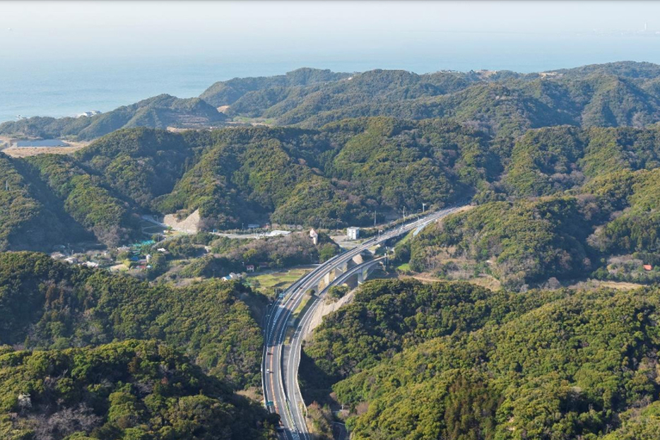 鋸山から木更津方面を望む。(画像：NEXCO東日本の資料)