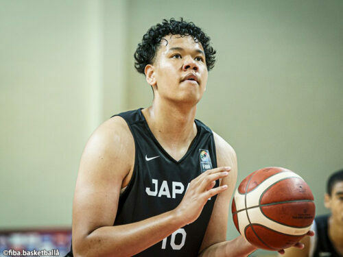 日本でのディベロップメントキャンプを楽しみに待つ山ノ内 [写真]＝fiba.basketball