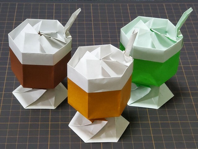 一枚の折り紙でできたコーヒーフロート（提供：Tatsumi(S.Mitsuda)折り紙さん）