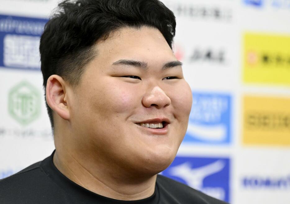 取材に応じる柔道男子100キロ超級の斉藤立＝3日、味の素ナショナルトレーニングセンター