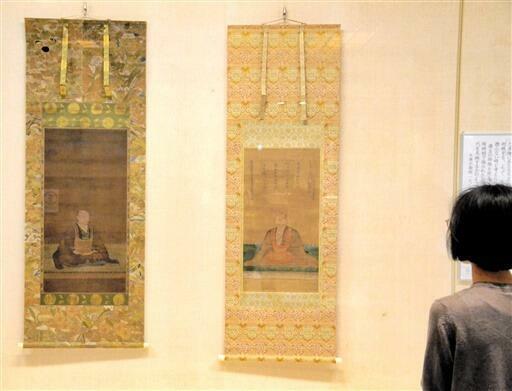 一般公開されている朝倉孝景像（左）と朝倉義景像（右、レプリカ）=福井県福井市立郷土歴史博物館