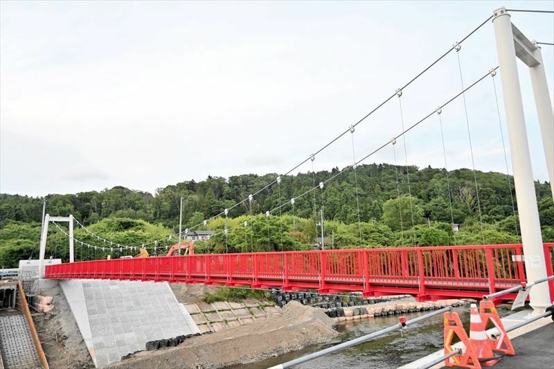 復旧して再開通した松坂つり橋