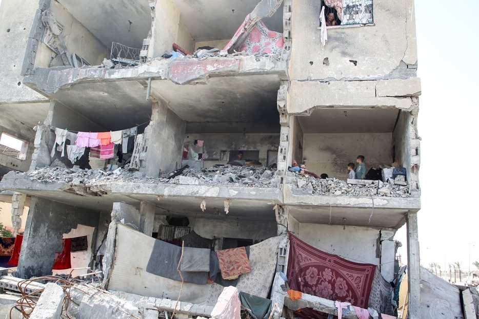 イスラエル軍の攻撃で破壊された家屋＝22日、ガザ最南部ラファ（ロイター＝共同）