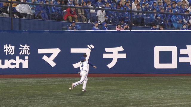 DeNA度会隆輝選手がプロ初エラー