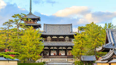 世界最古の木造建築である法隆寺（写真：Toshiaki Kobayashi／PIXTA）