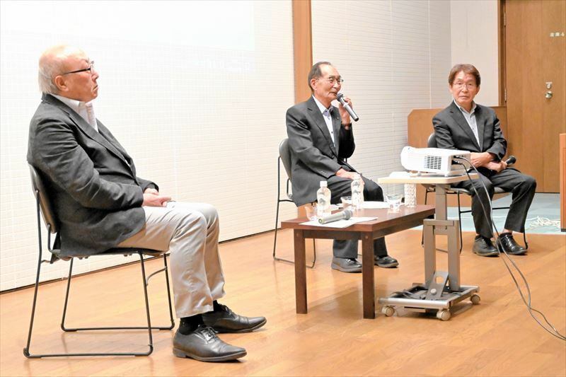福島の美術家たちをテーマに語る（左から）早川さん、酒井さん、斎藤さん
