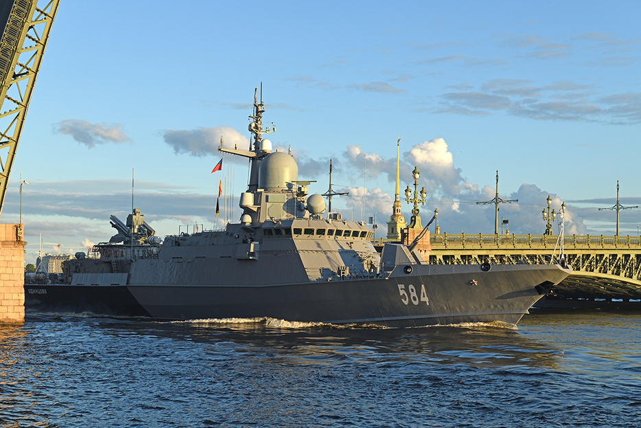 ロシア海軍の撃沈された「ツィクロン」と同じカラクルト級ミサイルコルベットの「オジンツォボ」。2022年7月、サンクトペテルブルク（Popova Valeriya / Shutterstock.com）