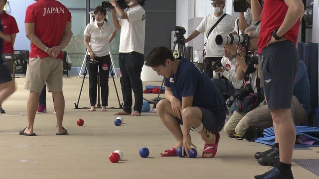 ボッチャで親睦深めるパリ・パラリンピック競泳日本代表選手たち