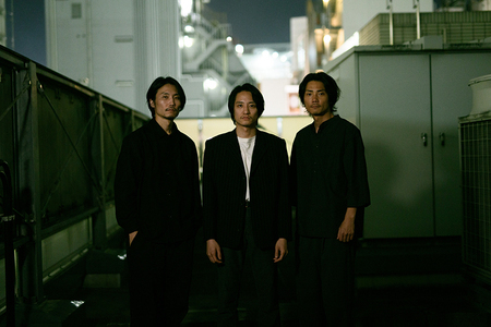 写真左から、林 知亜季監督、主演の藤原季節さん、プロデューサーの毎熊克哉さん。