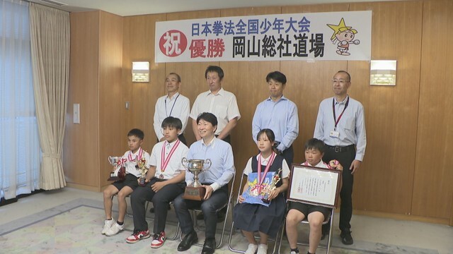 総社市の小・中学生らが知事表敬訪問　日本拳法全国少年大会で優勝