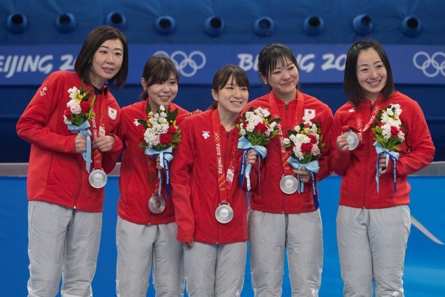 北京五輪銀メダルを獲得したロコ・ソラーレ(写真:エンリコ/アフロスポーツ)