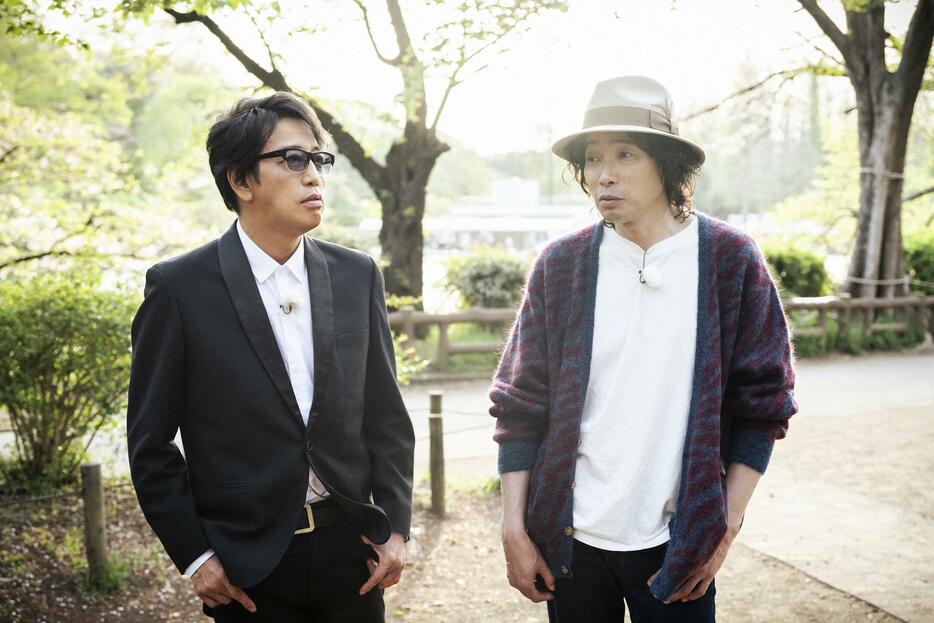 5月23日放送の「SONGS」に出演する岡村靖幸さん（左）と斉藤和義さん （C）NHK