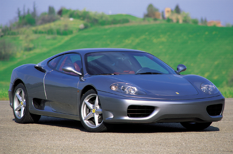 フェラーリで初めてあるアルミ製スペースフレームを採用したのは、1999年にデビューした360モデナだった。モンテゼーモロはピニンファリーナが提示した室内が狭いデザインに激怒して、車高を50mm高く設計し直すように強い指示を出す。