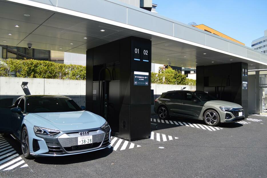 「Audi charging hub（アウディチャージングハブ）紀尾井町」。最高150kWでの急速充電ができる。