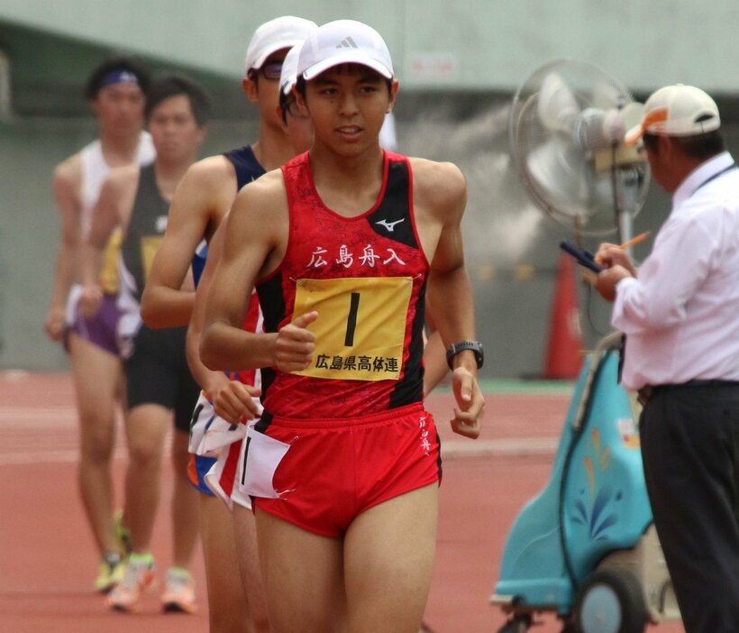 陸上男子5000メートル競歩を2連覇した中島